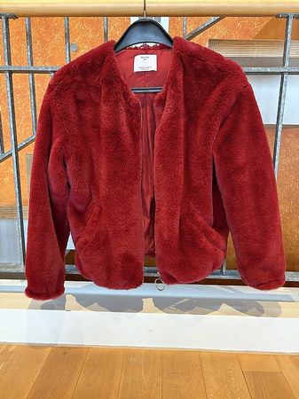 Bershka Kunstfelljacke rot, Grösse XS