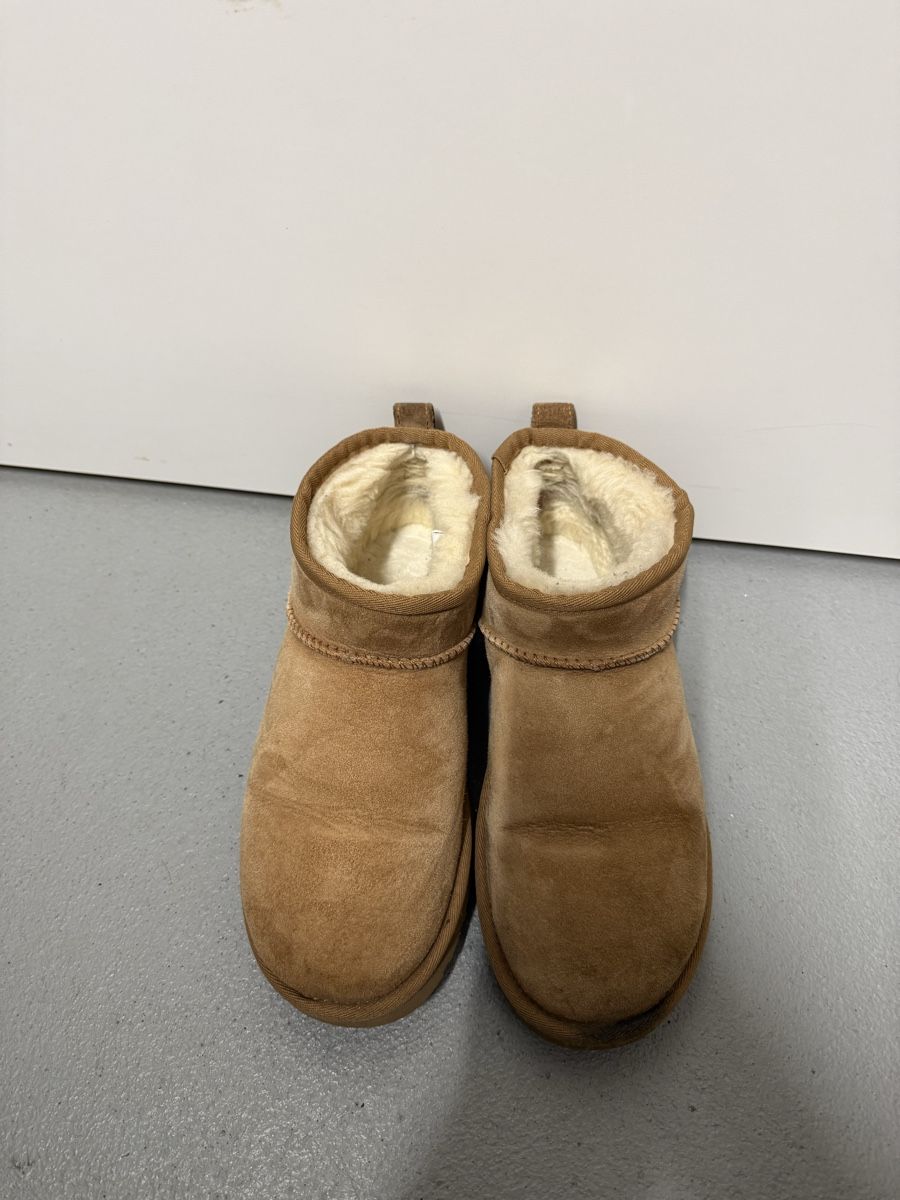 Ugg Chaussures femmes: UGG Classic Ultra Mini, Grösse 38 – D'occasion à Perlen par b.b10 1