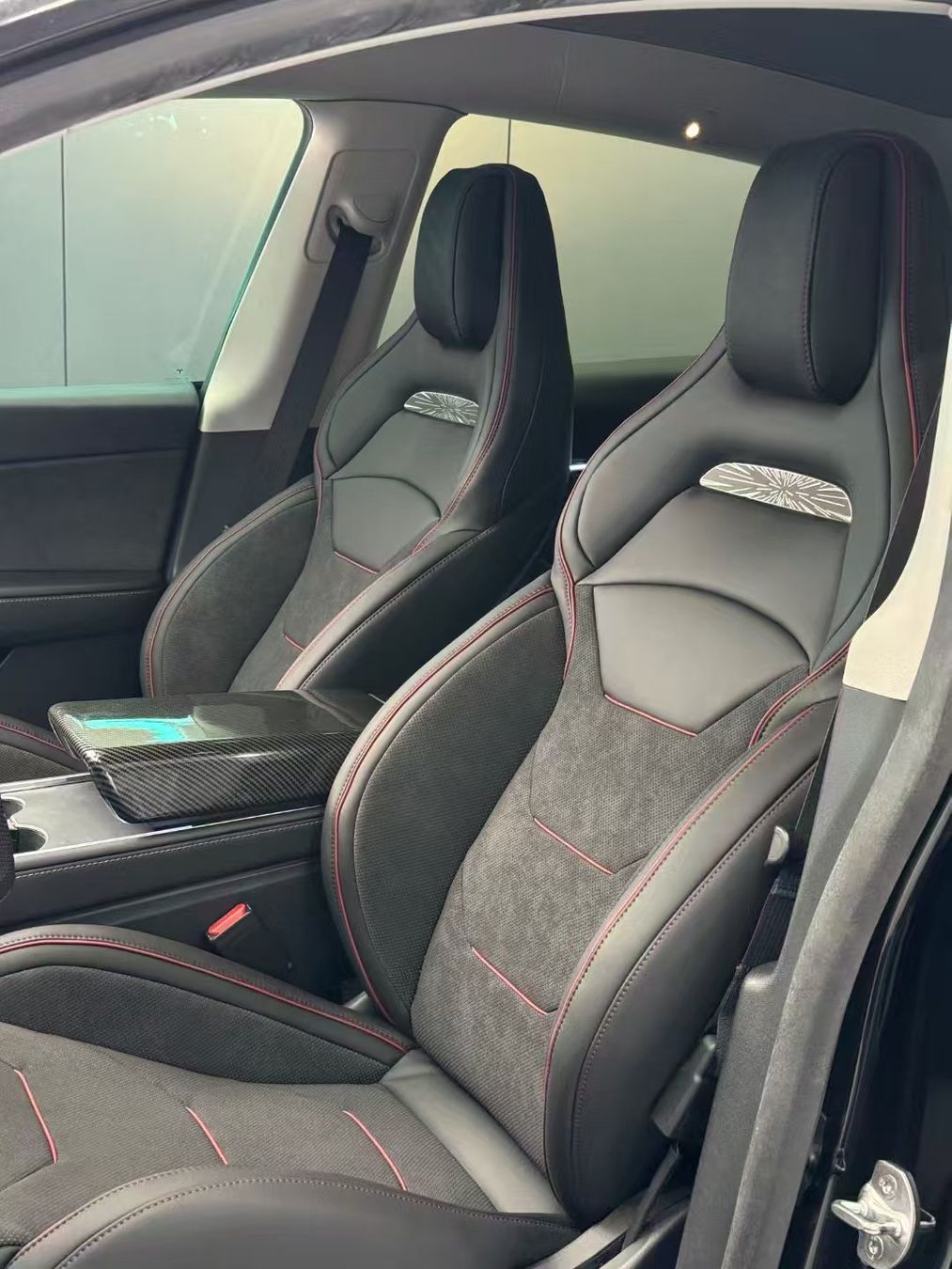 Tesla Tutti pezzi di ricambio auto: Tesla Model 3/Y/ HL "Raptor" Vordersitze mit belüfteter – Nuovo e nell'imballaggio originale da Wichtrach venduto da Avramolon 3