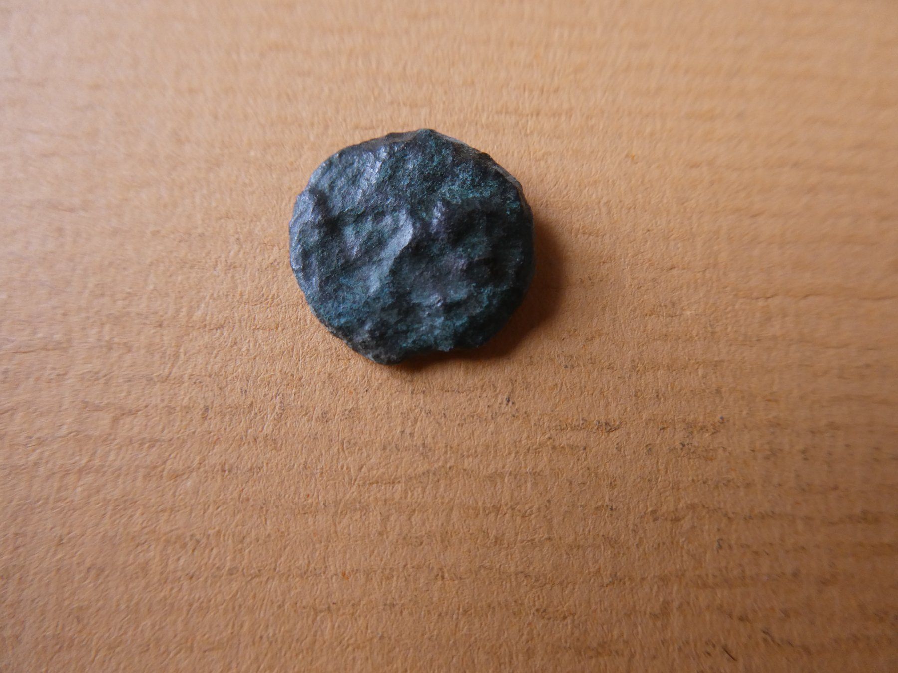 Tutti le monete: uralte Bronzemünze 13 mm     1.69 g – Usato da Hinterforst venduto da Rohusri