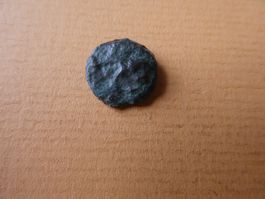 uralte Bronzemünze 13 mm     1.69 g