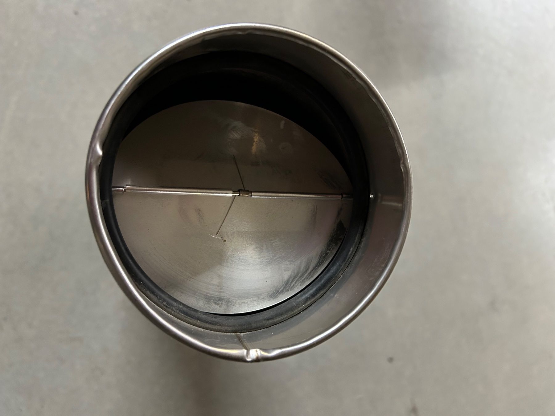 Cappe di aspirazione: Rückstau Klappe, neu, Durchmesser 100 mm – Nuovo (secondo la descrizione) da Ermatingen venduto da msc_s9wt 1