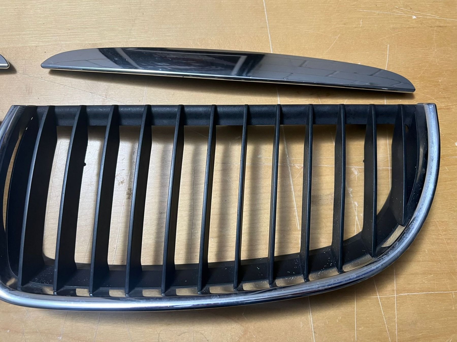 BMW Tutti pezzi di ricambio auto: Bmw E90 Nieren / Grill – Usato da Lupfig venduto da Pluribus 1