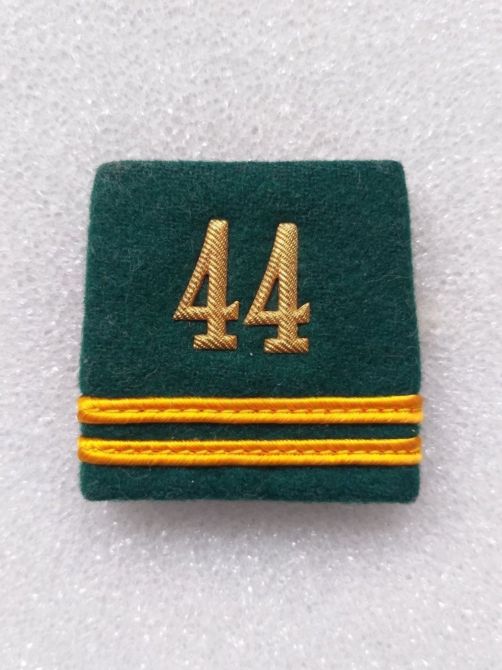 Placchette & Badge: Schulterpatte Oberleutnant Bataillon 44 – Usato da Bauma venduto da SwissMilitaria