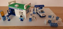 Lego Duplo Polizeistation mit Fahrzeug, Figuren, Hund, etc.
