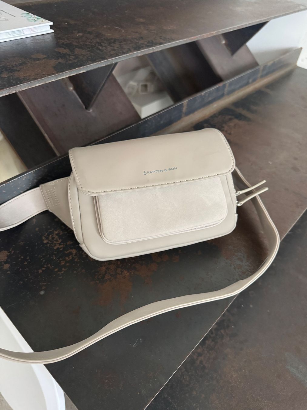 Kapten & Son Borse da donna: Kapten & Son Bauchtasche grau – Usato da Salmsach venduto da van_hfm6 2
