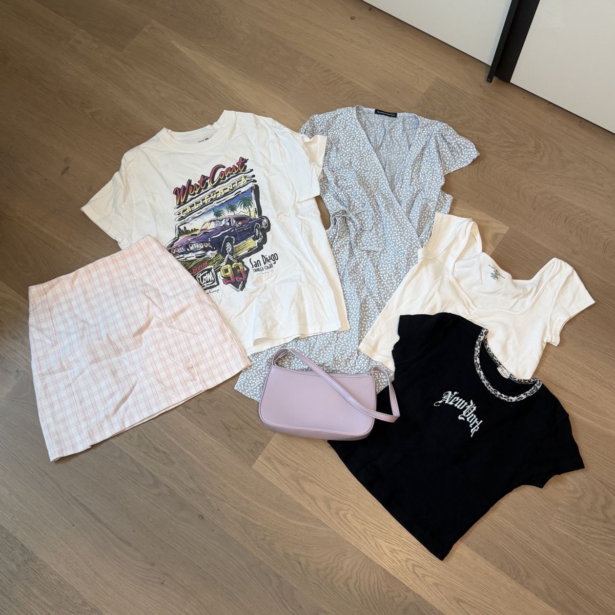 Brandy Melville Lotti & Set di vestiti: Brandy Melvile Bundle – Usato da meggen venduto da celimelina