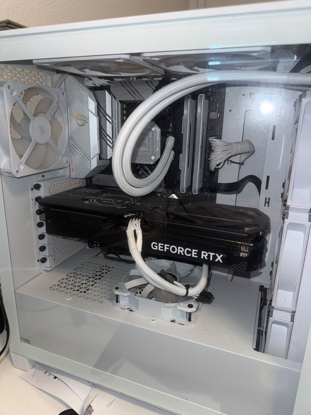 Amd PC: Setup entier RTX 4070 même pas 700H dessus – Usato da Biel/Bienne venduto da key_dcp6 4