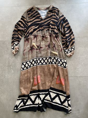 LÄSSIGES LANGES KLEID / BIJOUX LES BOUTIQUES