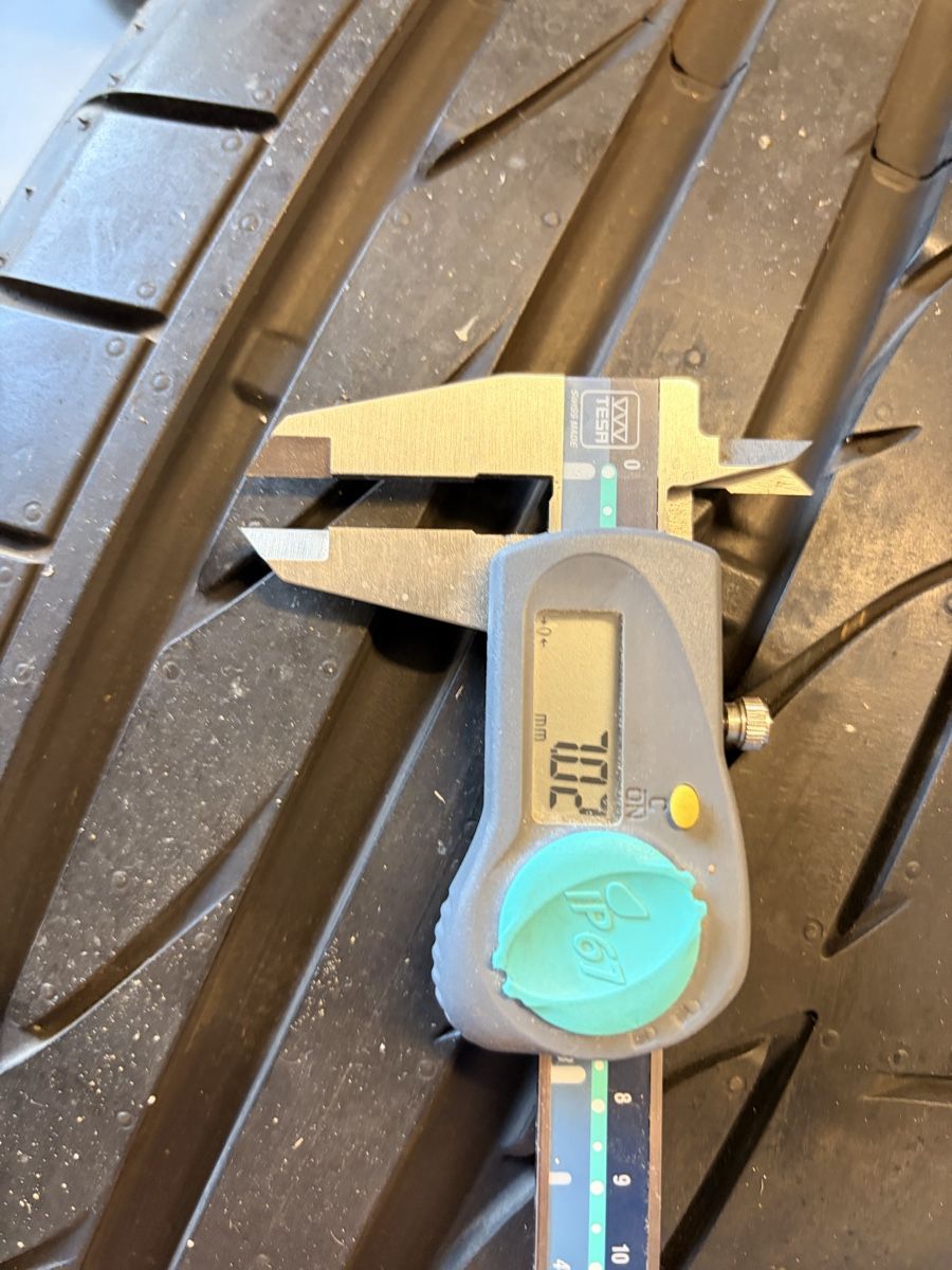 Autres accessoires p. véhicule: Bridgestone 225/40/18 – D'occasion à Mümliswil par -Dave 3