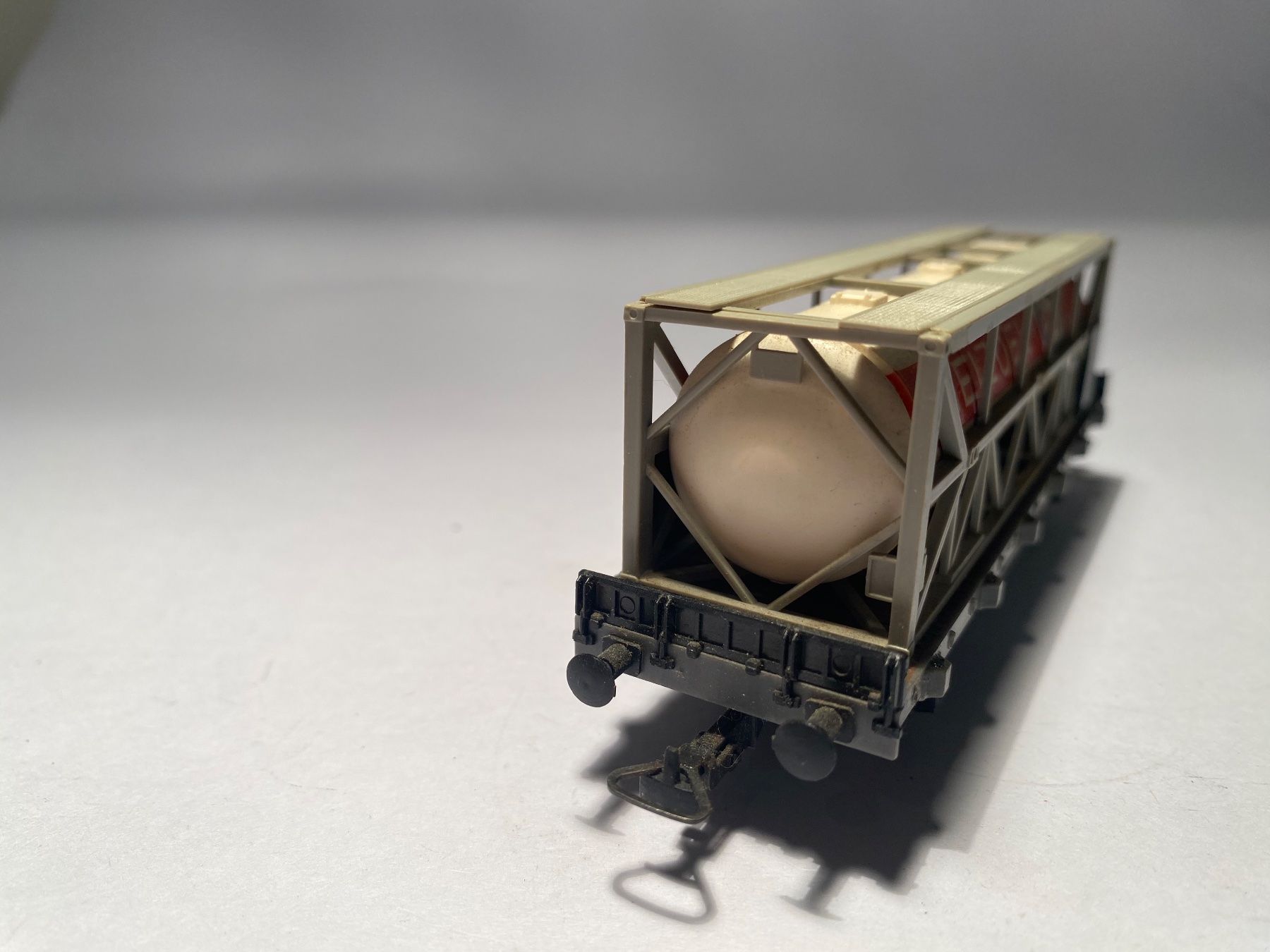 Kleinbahn Modelleisenbahnen: Kleinbahn, Container Transportwagen ESSO, DC Achsen – Gebraucht aus Buchrain von Modellbahn11 3