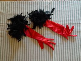 Handschuhe schwarz-rot 40 cm mit Federn - 260418