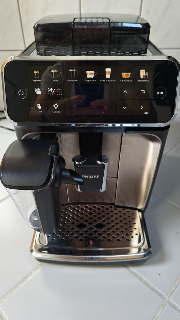 Philips Macchine per caffè & Macchine per espresso:  Philips LatteGo 5400 Series – Difettoso da Tobel venduto da Snicket