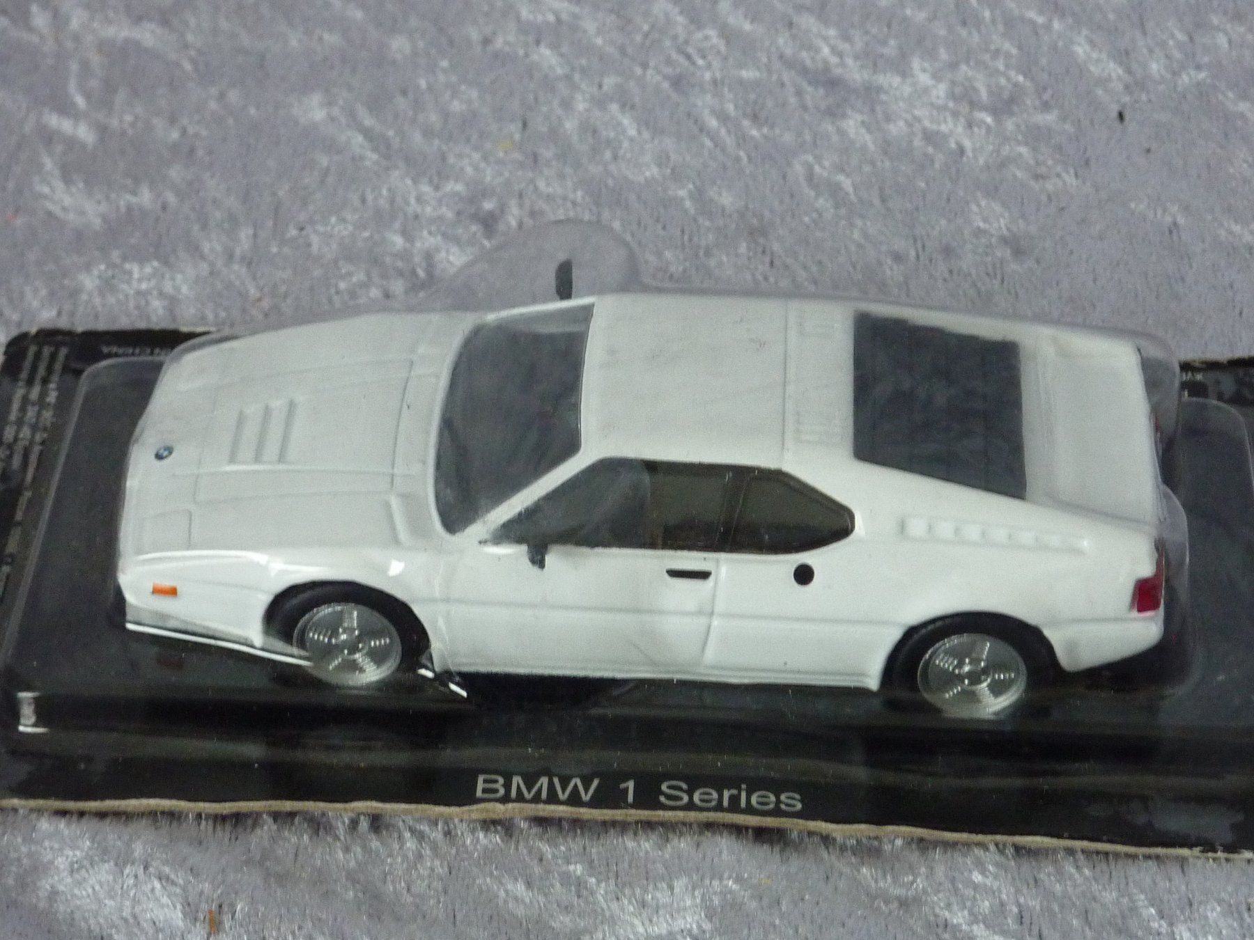 BMW Modellini d'auto: BMW M1  1:43 – Nuovo e nell'imballaggio originale da Dürrenäsch venduto da modellautos4you 1