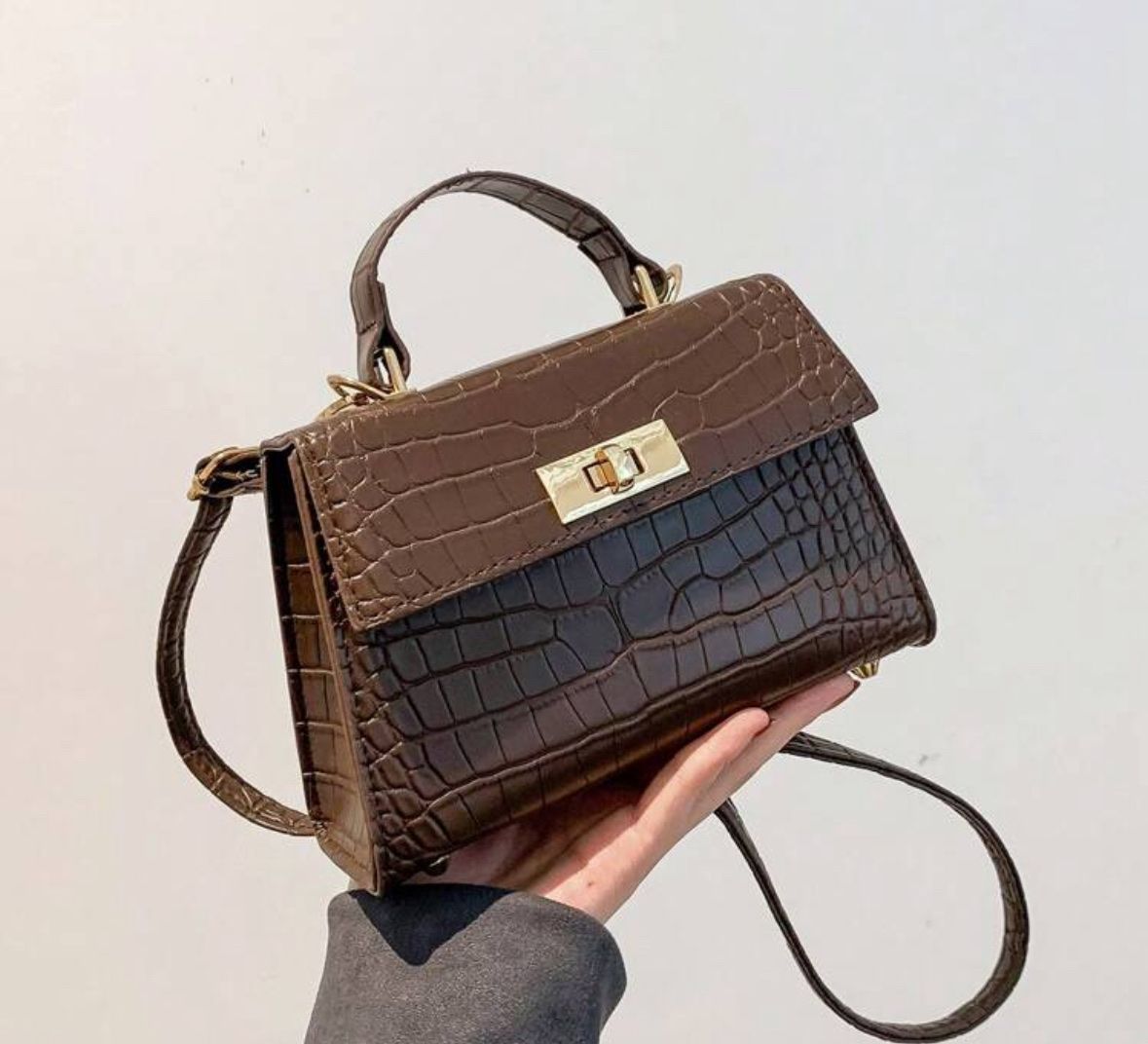 Borse da donna: Sac à main en croco marron – Nuovo (secondo la descrizione) da Auvernier venduto da big_7srg