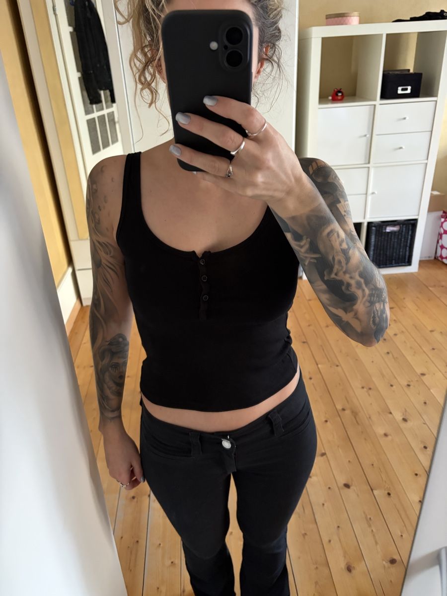 Top: Crop Top XS – Usato da Basel venduto da Zamba