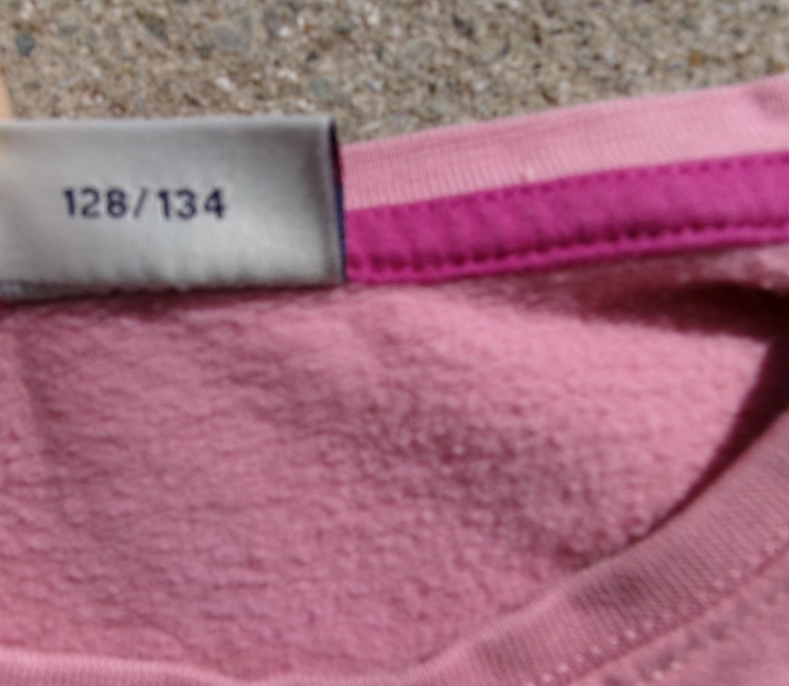 Lotti & Set di vestiti: 4 Pullover Einhorn Rosa 122 / 128 C&A  H&M – Usato da Winterthur venduto da blumeblau77 4