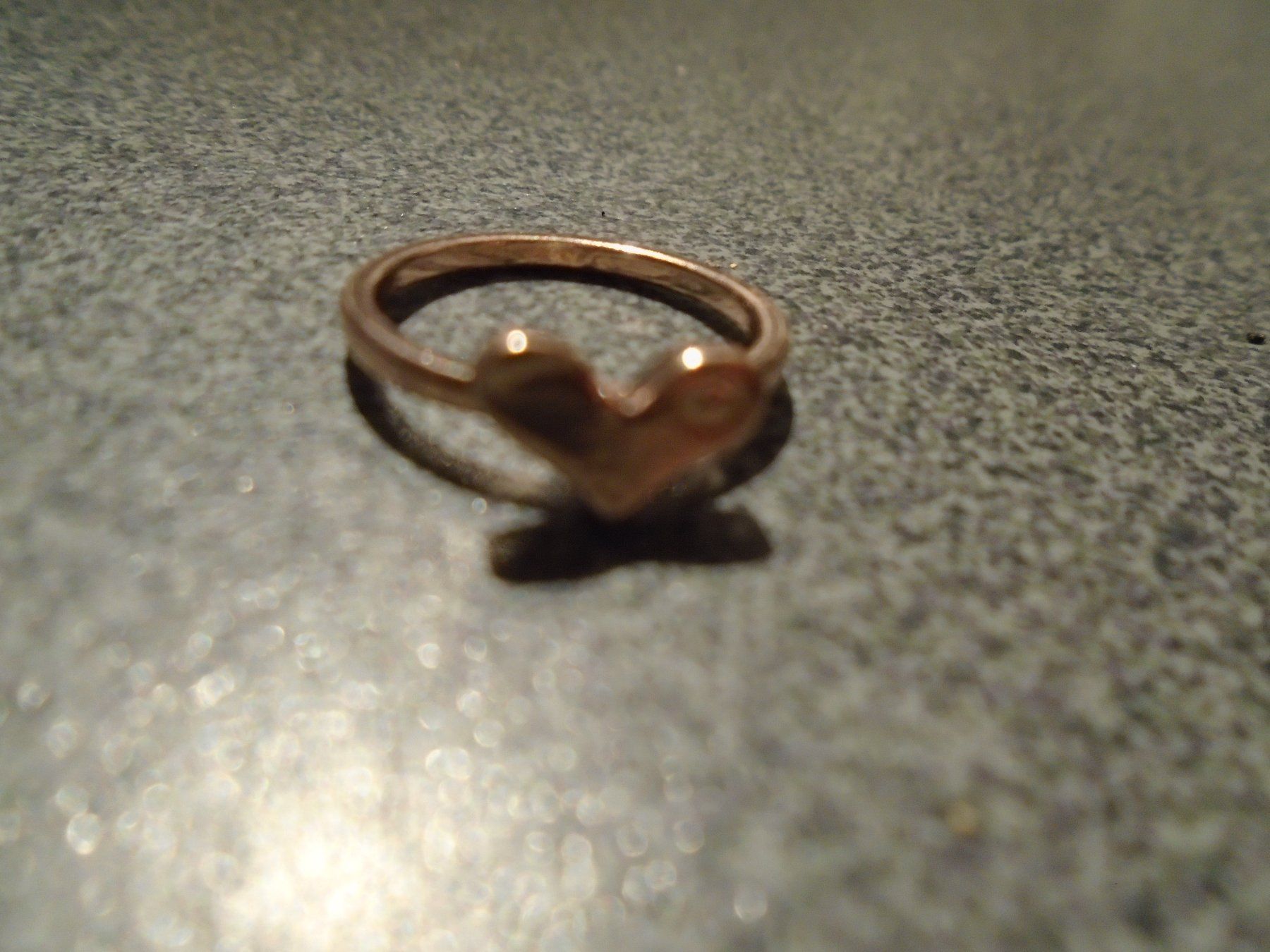 Bagues: Ring goldfarbig, Herz/Steinchen – Neuf avec emballage d'origine à Zürich par abraxas1291 1