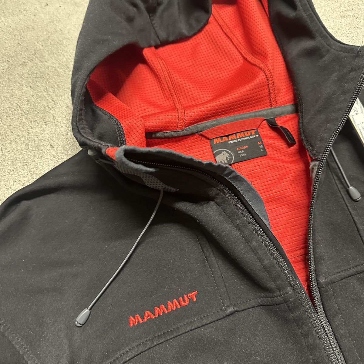 Mammut Giacche: Mammut Softshell Jacke mit Kapuze schwarz – Usato da Allschwil venduto da adr_nh68 2