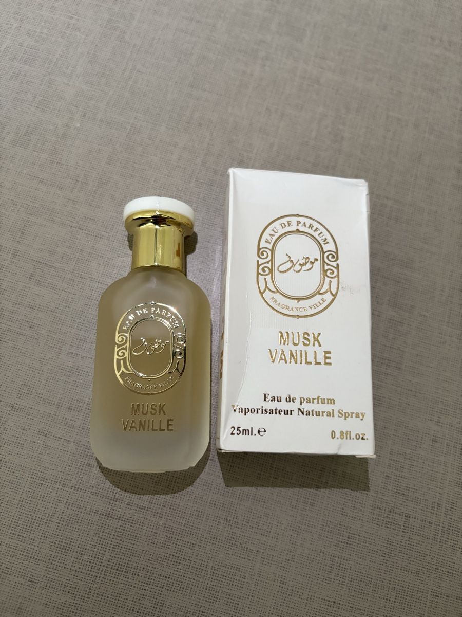 Parfums & Eau de Toilette: Parfums et foulard  – Neuf avec emballage d'origine à Oberglatt ZH par ale_n8h6 2