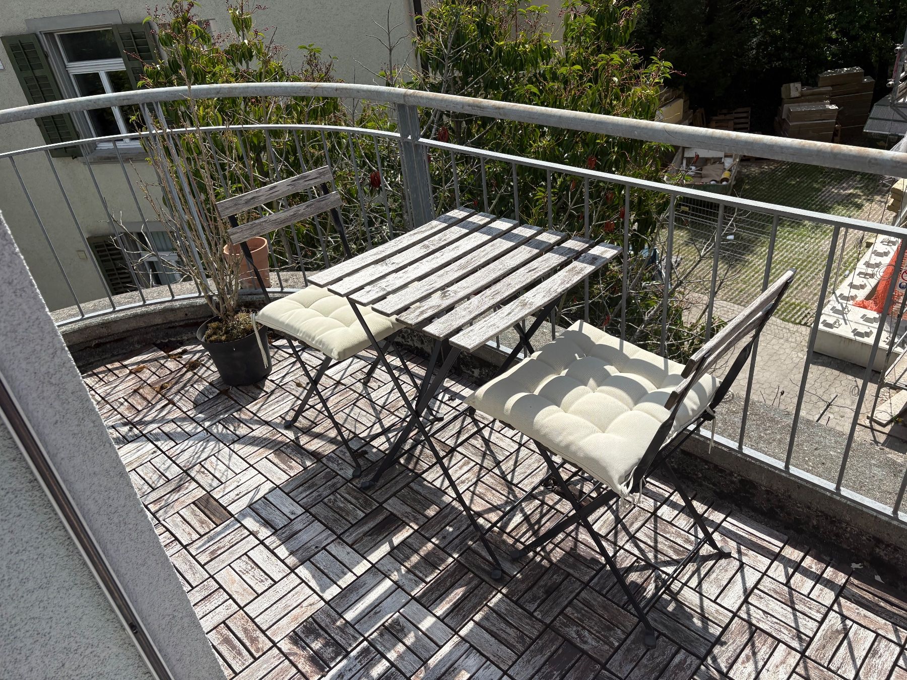 Ikea Tische: Ikea Tisch mit 2 Stühlen – Gebraucht aus Zürich von gri_wy9n 1