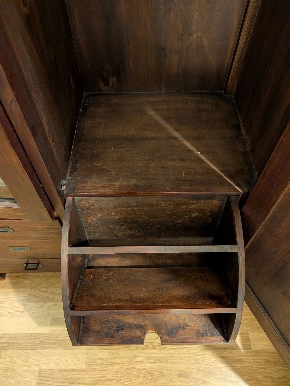 Armadi: Vintage Holzschrank – Usato da Zürich venduto da stevennn 2