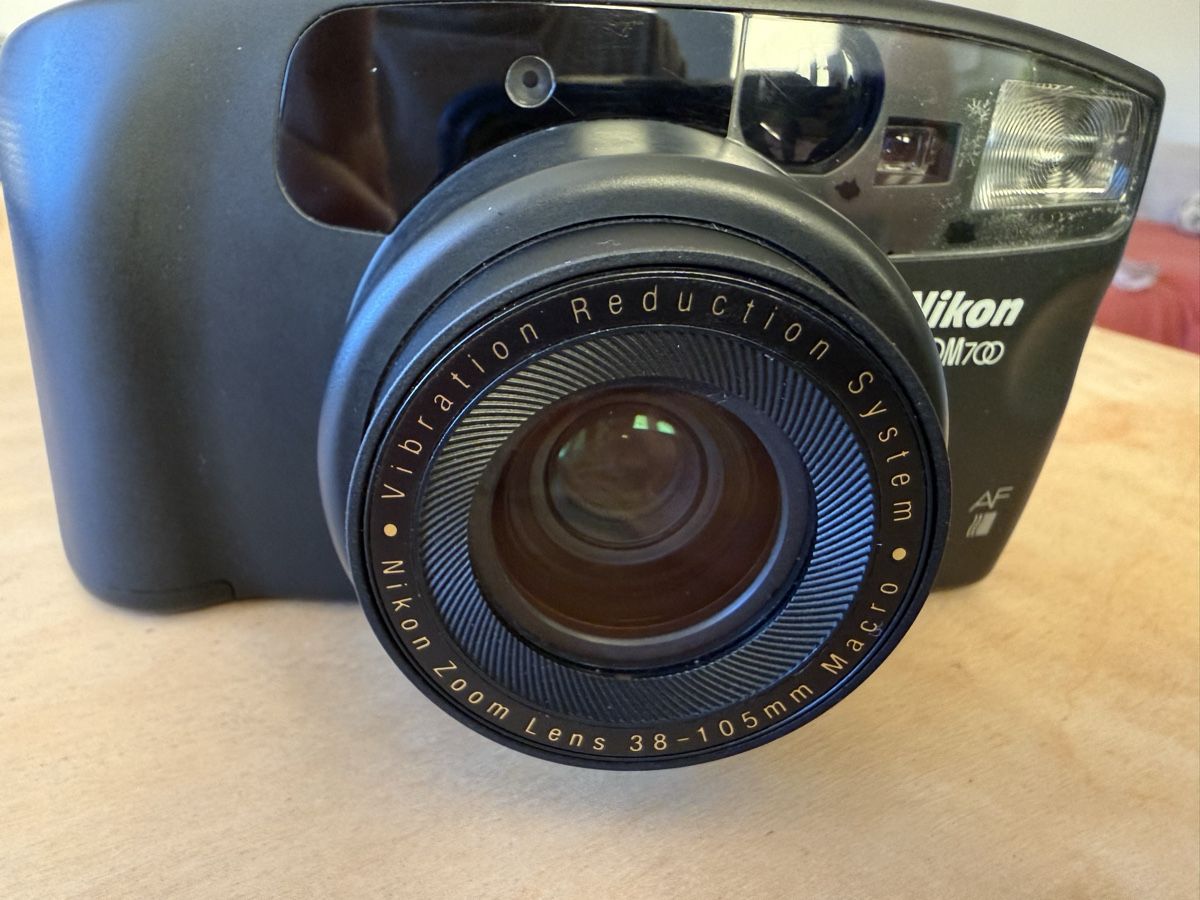 Nikon Kamera: Nikon Zoom 700 VR – Gebraucht aus Langenthal von rty_j8d5 1