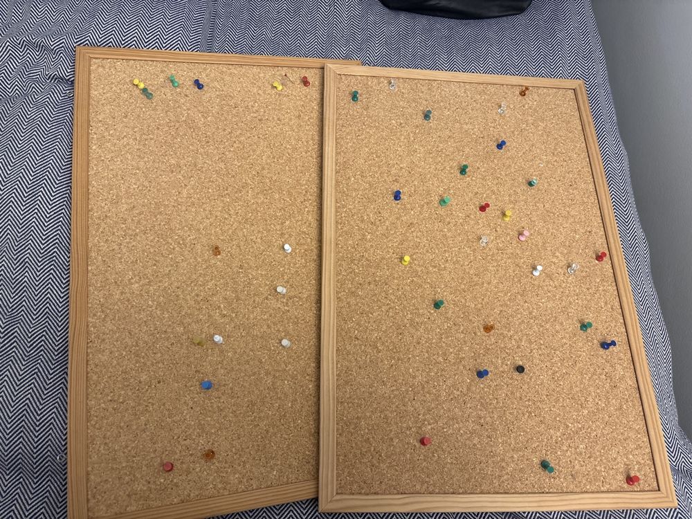 Pinnwand 59.5 cm x 40 cm (Gebraucht) in Wädenswil für CHF 1 – nur ...