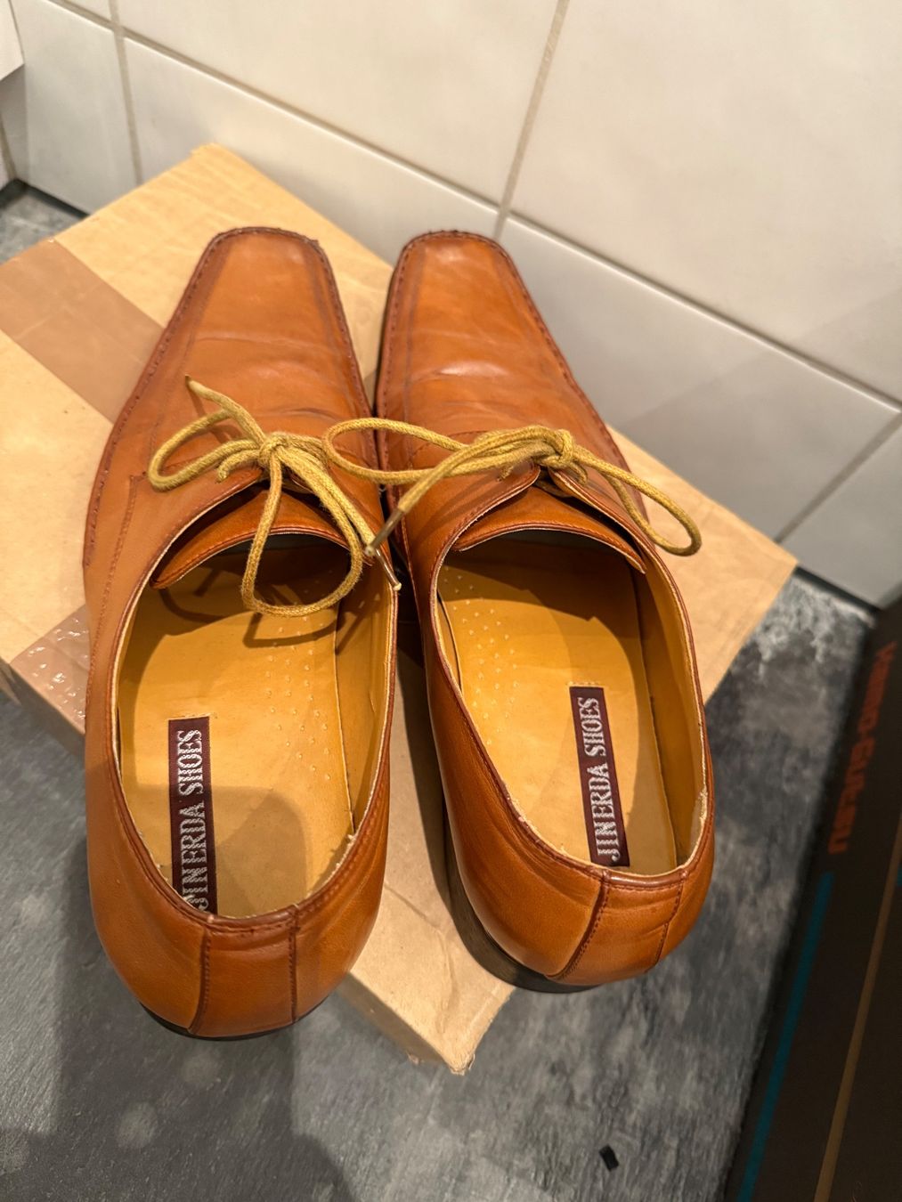 Scarpe da uomo: Jinerda Schuhe Leder Gr. 42 – Usato da Chur venduto da spicebone 2