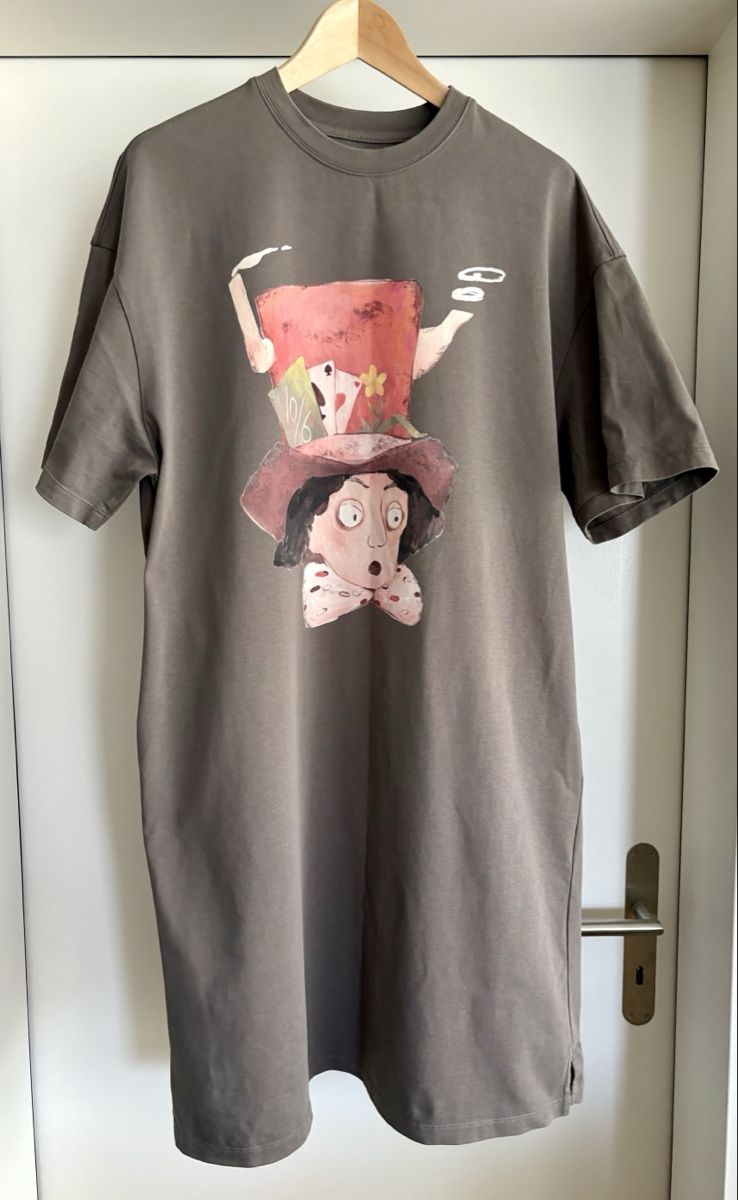 Vestiti: Unique Graphic Print Tee - Mad Hatter Style - Size Large – Usato da Zürich venduto da ron_t88f