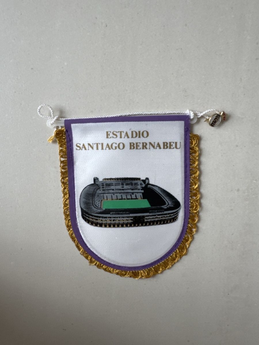 Real Madrid Fahnen: Real Madrid Wimpel / Santiago Bernabeu – Gebraucht aus Dübendorf von Moebelverkauf10 1