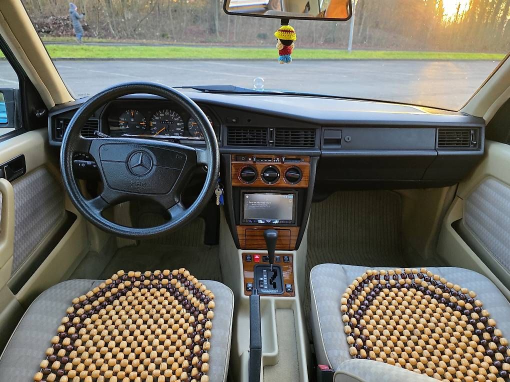 Automobili: Mercedes 190E 2.3 Avantgarde Automatic – Usato da Schlieren venduto da Suraaa 3