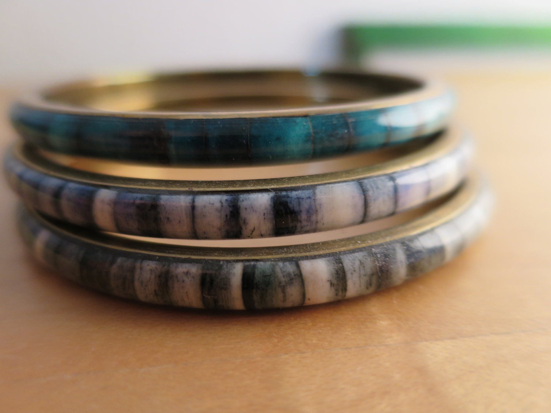Bracciali & Braccialetti: Drei schöne Armreifen – Usato da Siebnen venduto da greenpingu