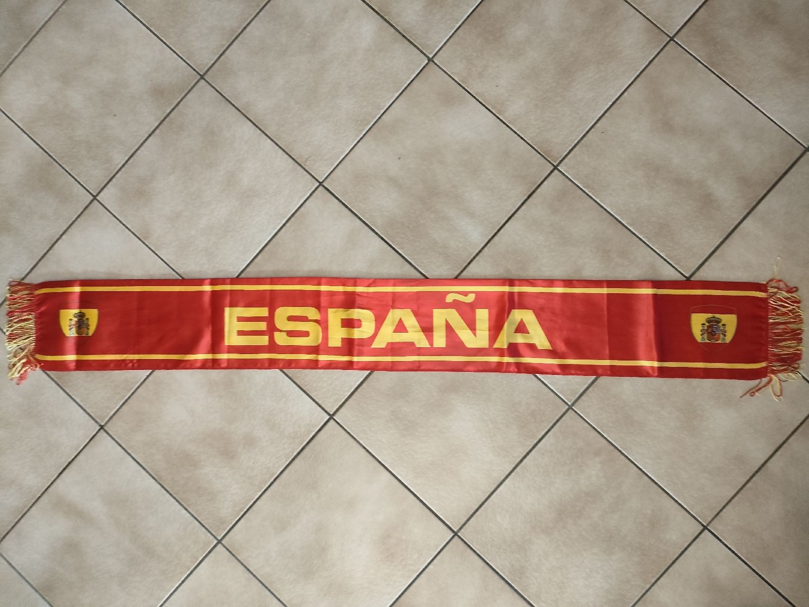 Foulard & Sciarpe: Spanien Fan Schal – Nuovo (secondo la descrizione) da Schwanden Sigrisw venduto da pho_2mc9