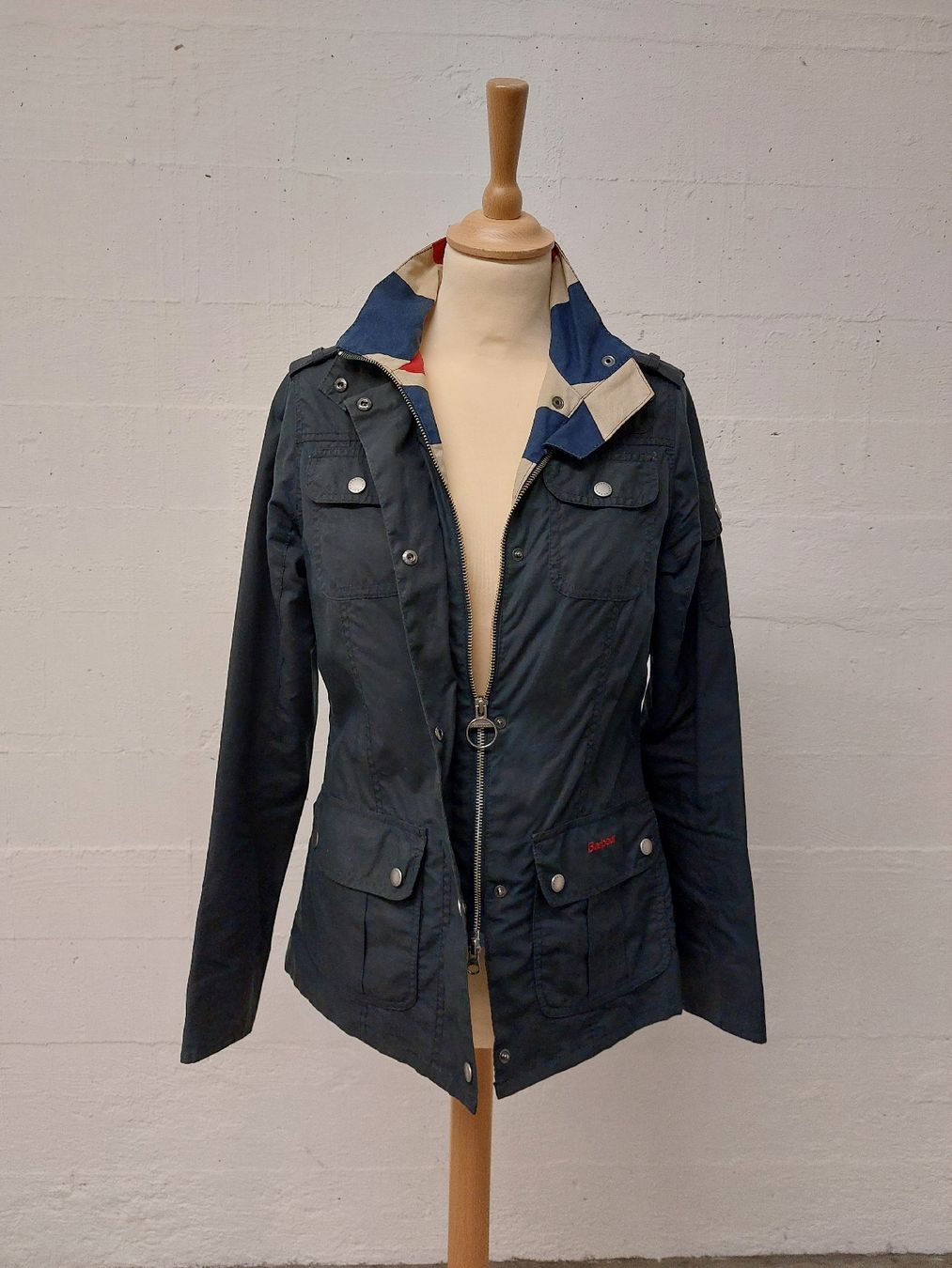 Barbour Giacche: BARBOUR Wax Force Utility, Union Jack Gr.36 – Usato da Zürich venduto da 300SLR