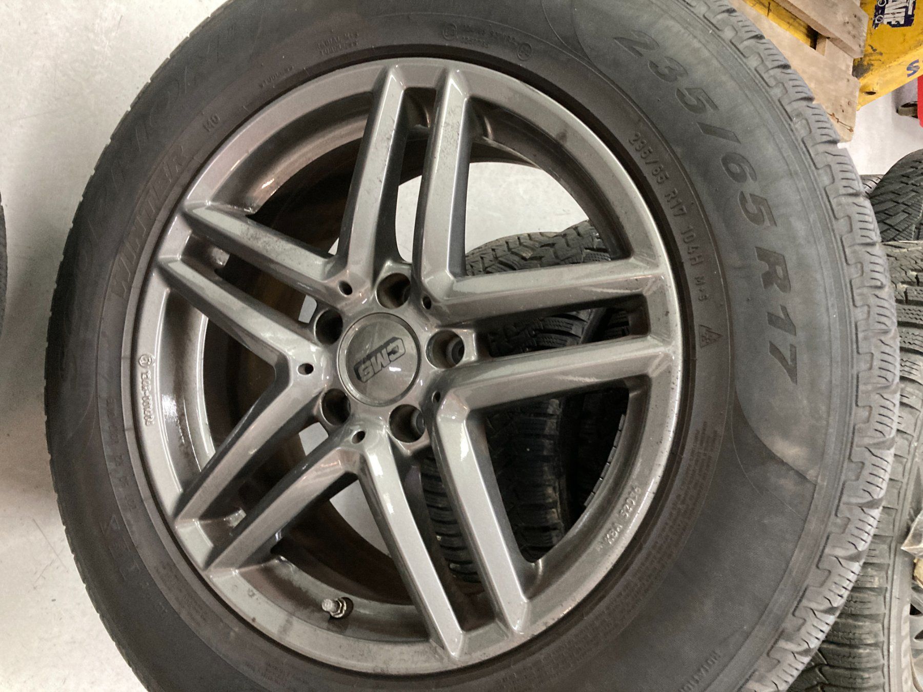 Audi Pneumatici & Ruote complete: Audi Q5 Winterräder 235/65R17 – Usato da Cham venduto da WB2223 3