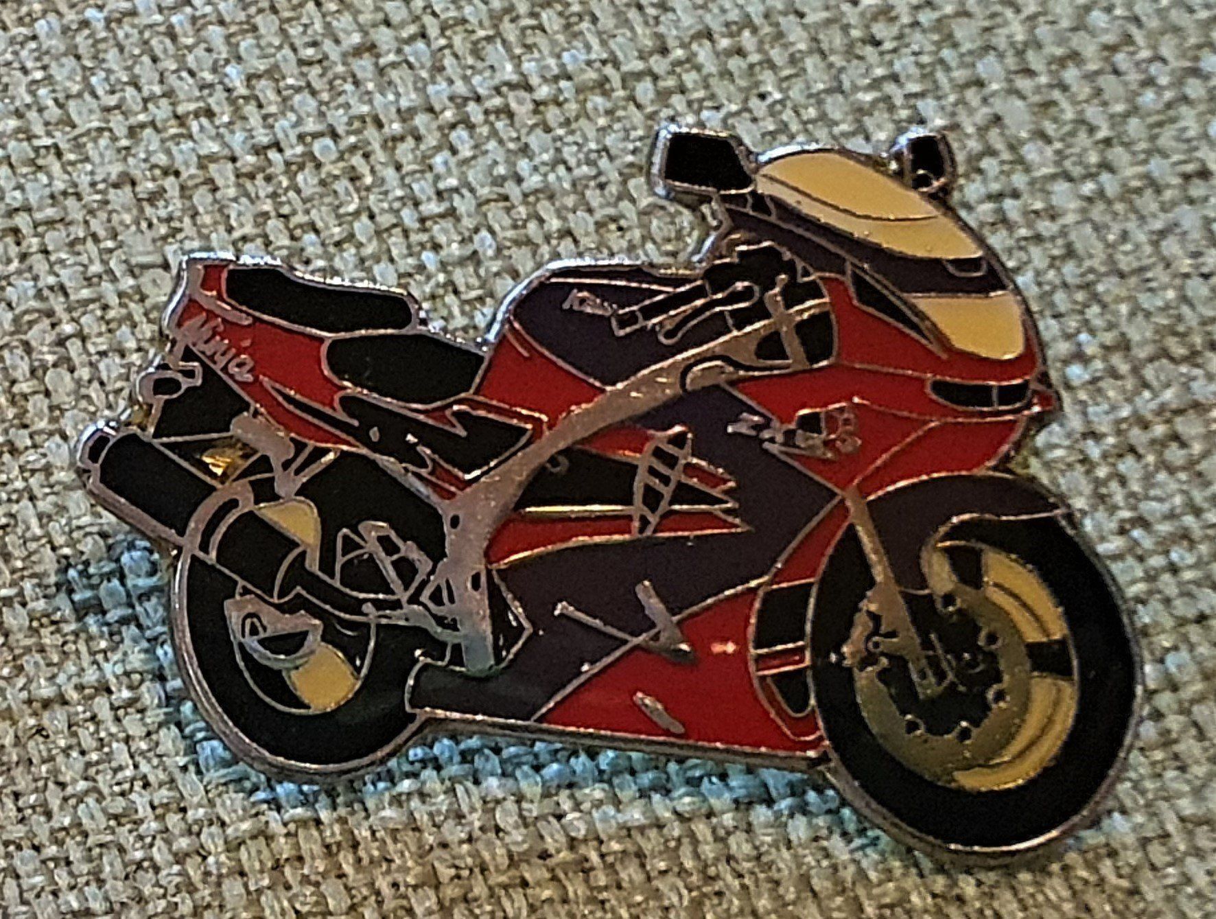 Placchette & Badge: G024 - Pin Motorrad Suzuki – Usato da Reinach BL venduto da Boston-Verkauf