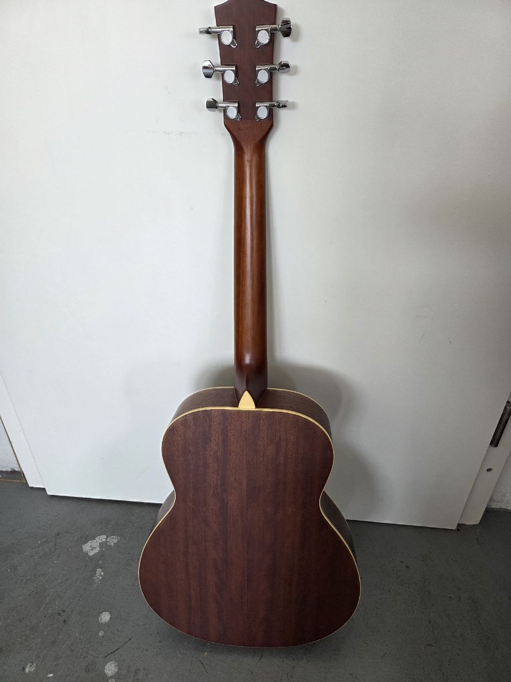 Strumenti musicali: Ashbury Resonator Gitarre  – Usato da Dietikon venduto da Allegra34 8