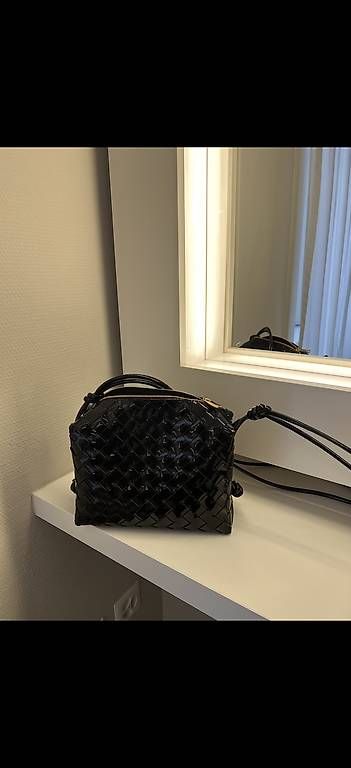 Borse da donna: Bottega Veneta Loop Small | Lackleder | Bordeauxp – Usato da Wettingen venduto da Lamadeux