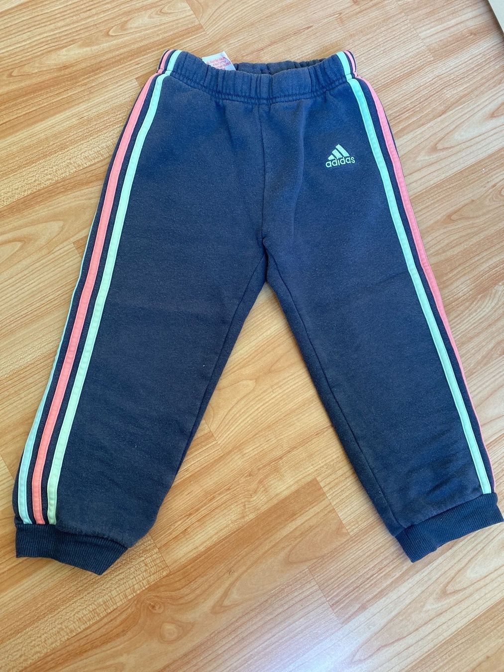 Adidas Lotti & Set di vestiti: Adidas set Gr. 98 – Usato da Füllinsdorf venduto da silberstern110 1