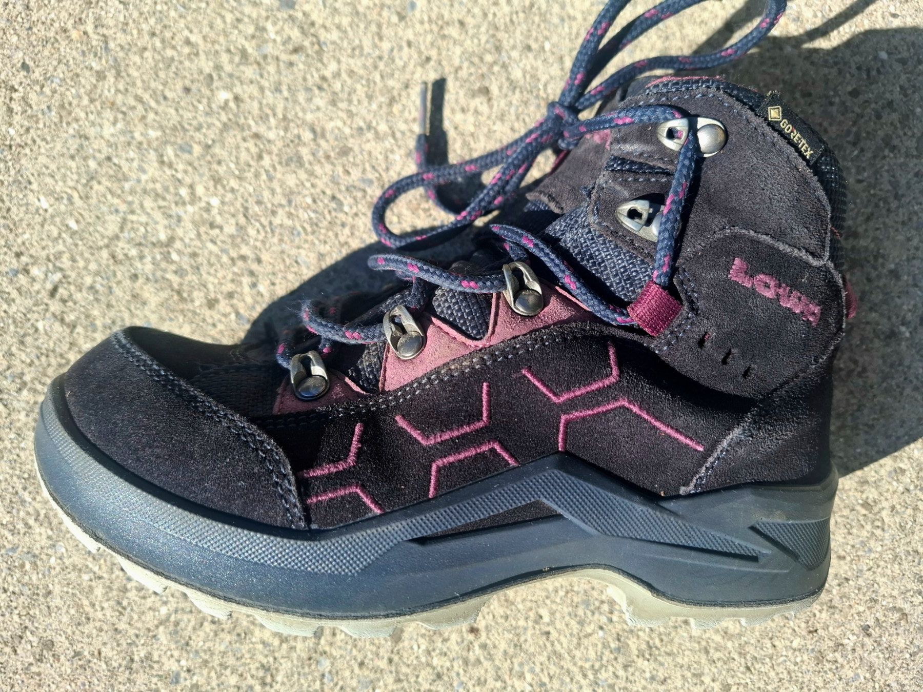 Lowa Scarpe per ragazze: LOWA Trekking-Schuh Gr. 33 – Usato da Willisau venduto da mimibimi