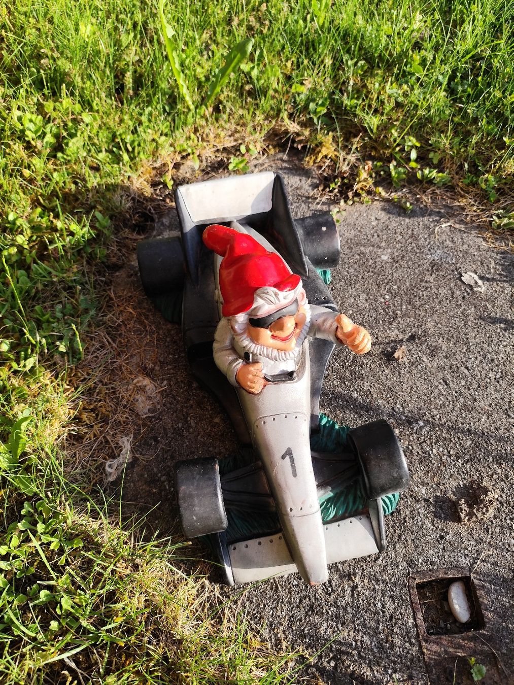 Statuette: Gartenzwerg im Rennauto – Usato da Grossdietwil venduto da bie_2bn5