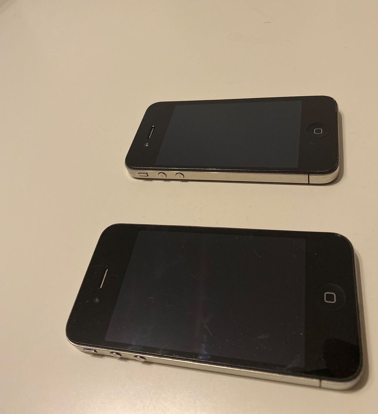 Apple Portables: 2 x Iphone 4 – D'occasion à Kriens par saleworld