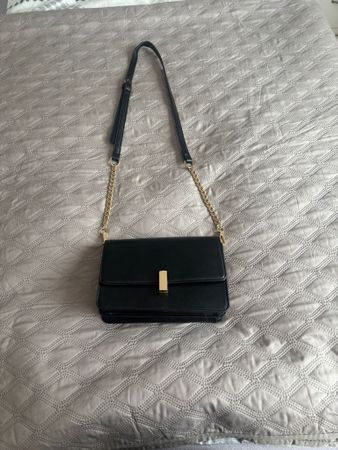 Umhaengetasche Damen Schwarz Gold guter Zustand