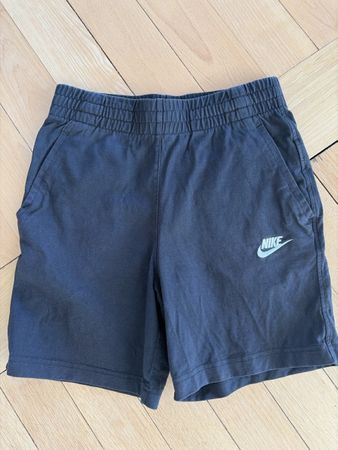 Nike Shorts schwarz Grösse 147-158 cm guter Zustand
