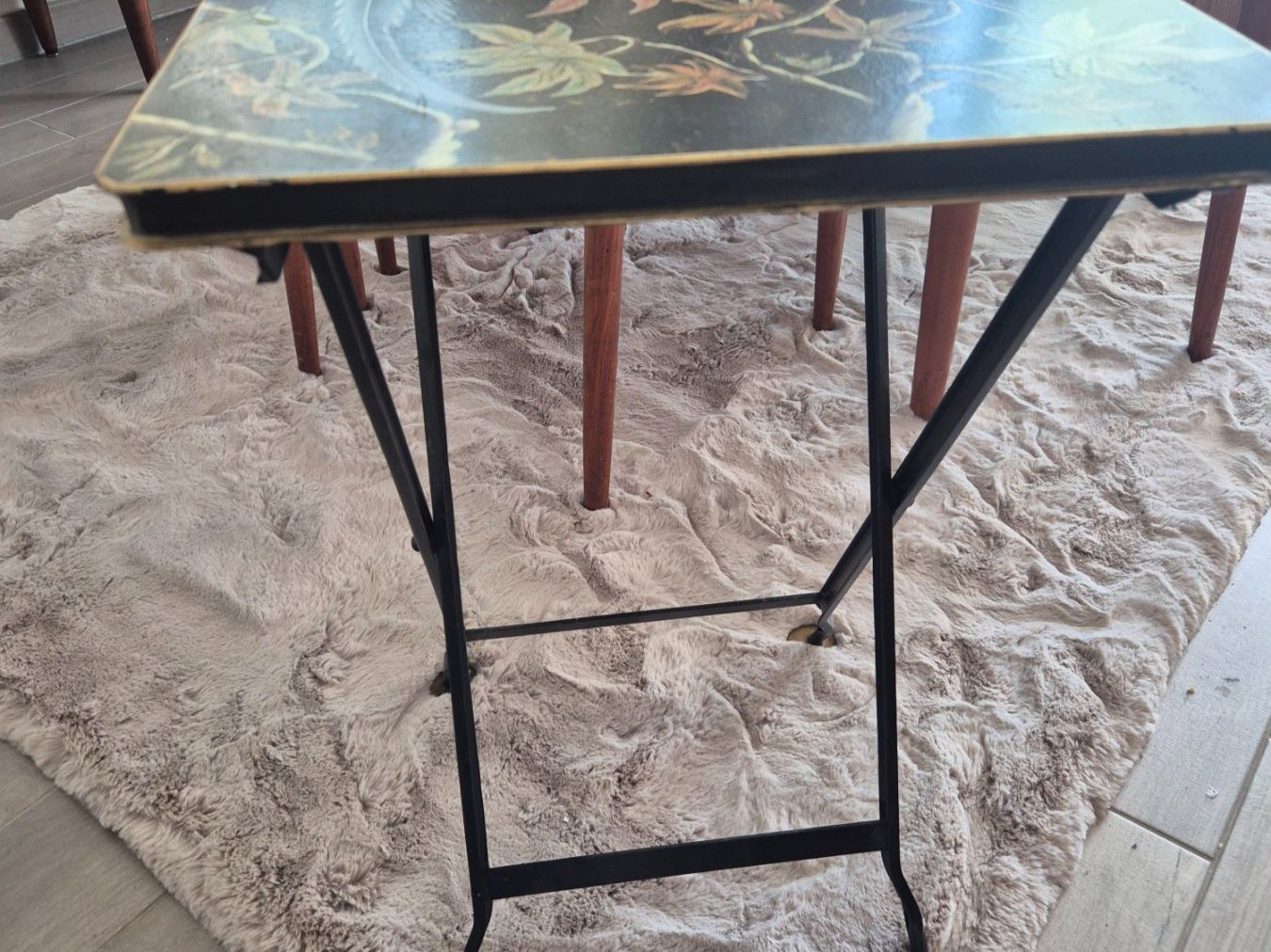 Tische: Table d'appoint métal luable décors oiseaux et fleurs – Gebraucht aus Fully von tameab 1