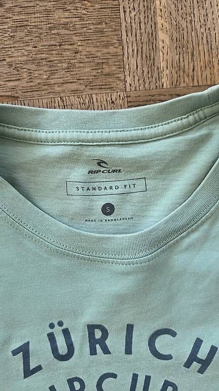 T-Shirts: Zürich Ripcurl Shirt S – Gebraucht aus Wallisellen von s.varone 1