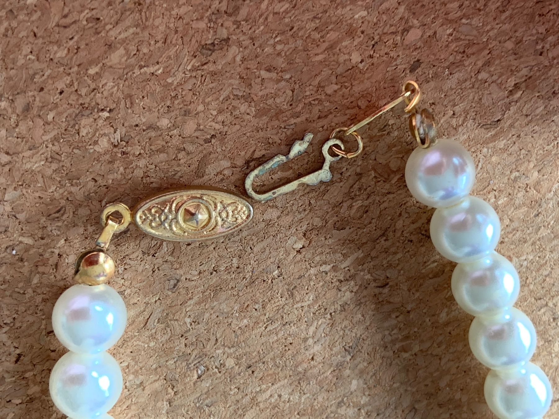 Armbänder & -reifen: Perlen-Armband weiss grosszügig – Gebraucht aus Laufen von Bellavitaboom 3