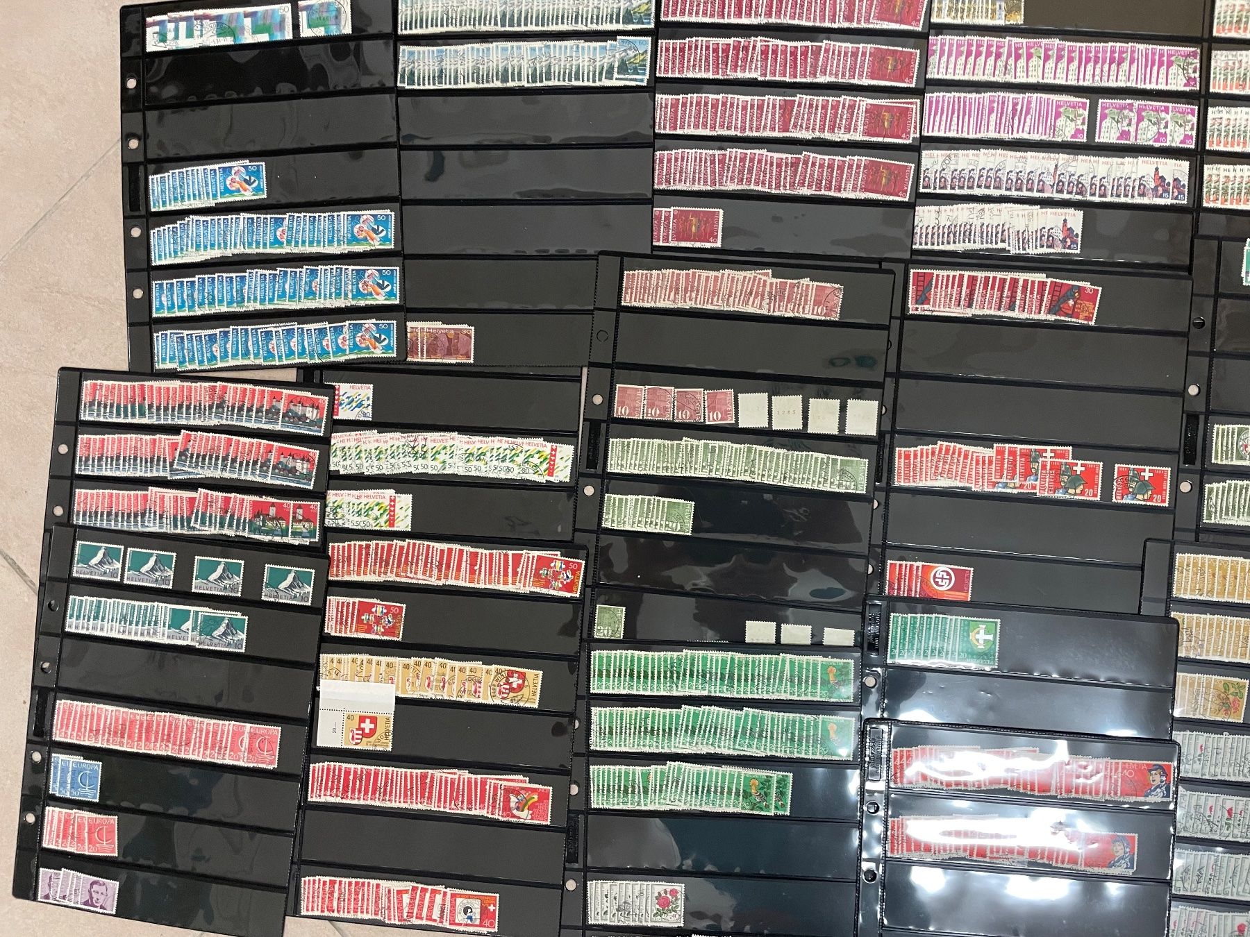 Tous les timbres: 1,5 kg, classeur plein – D'occasion à Sonceboz-Sombeval par Comment2 9