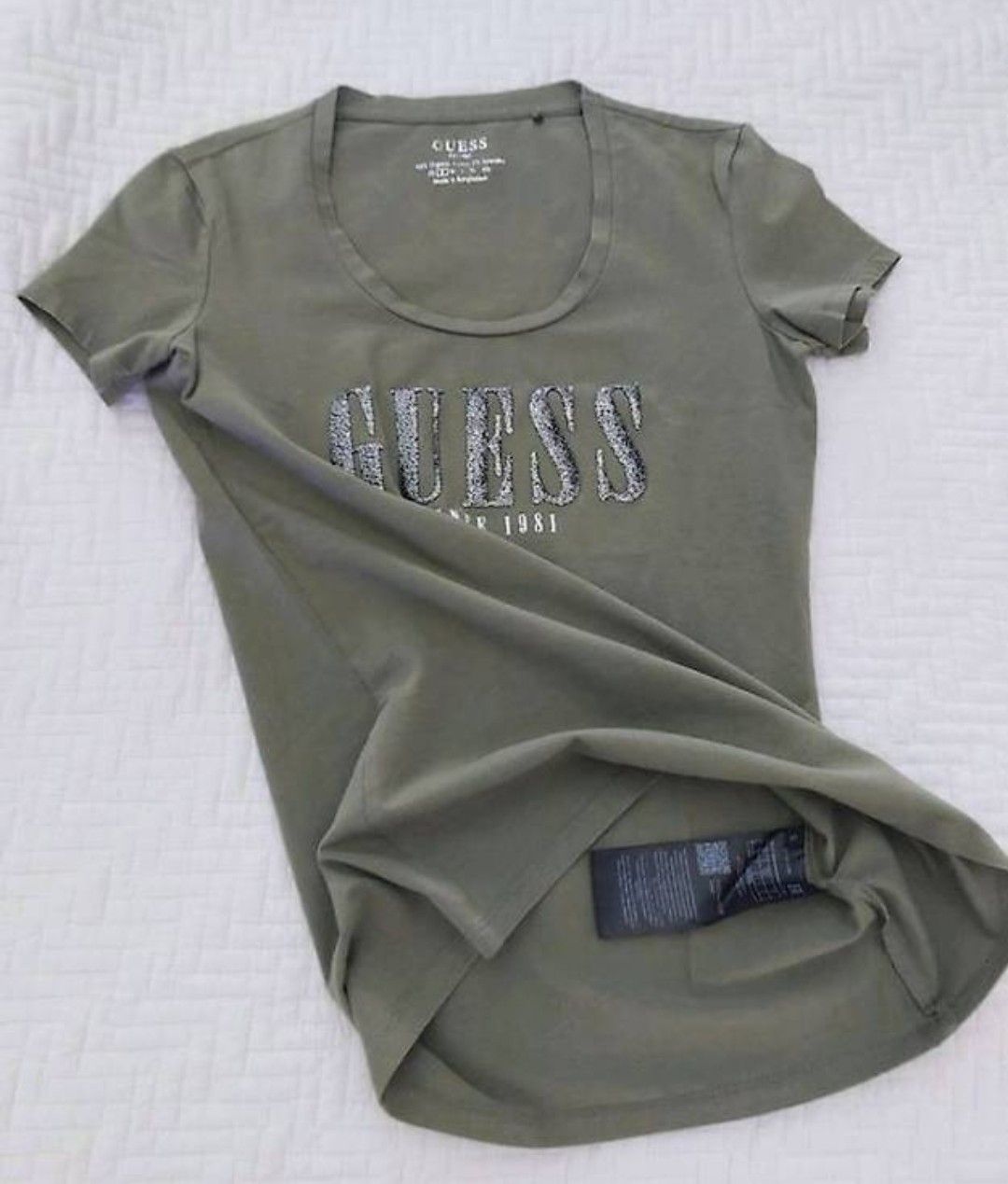 Guess T-Shirts: Guess T.Shirt  – Neu (gemäss Beschreibung) aus Zürich von Babadermf 1